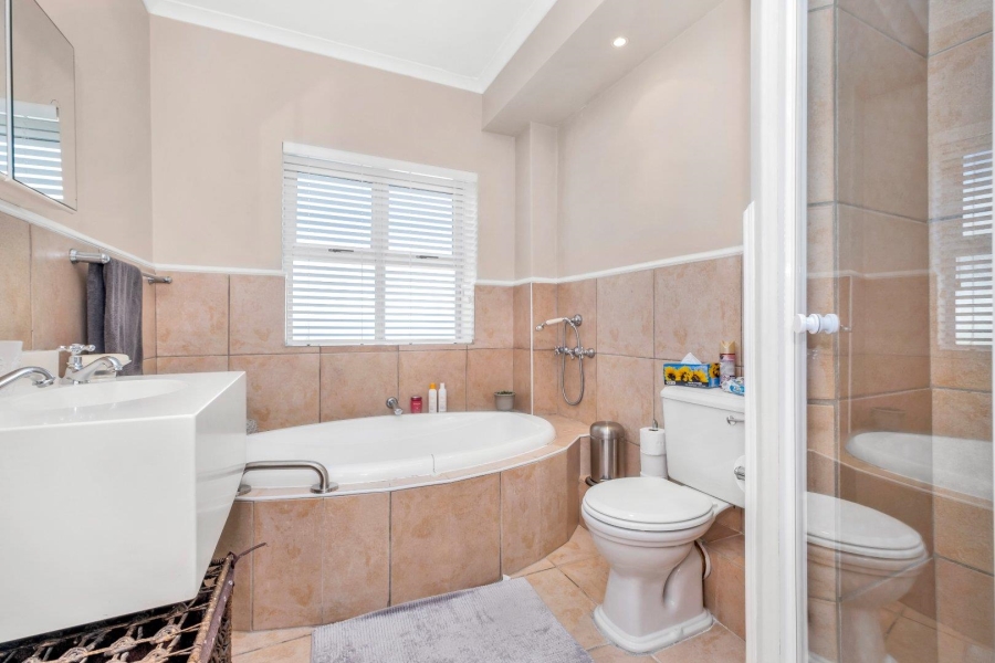 4 Bedroom Property for Sale in Bantry Bay Western Cape